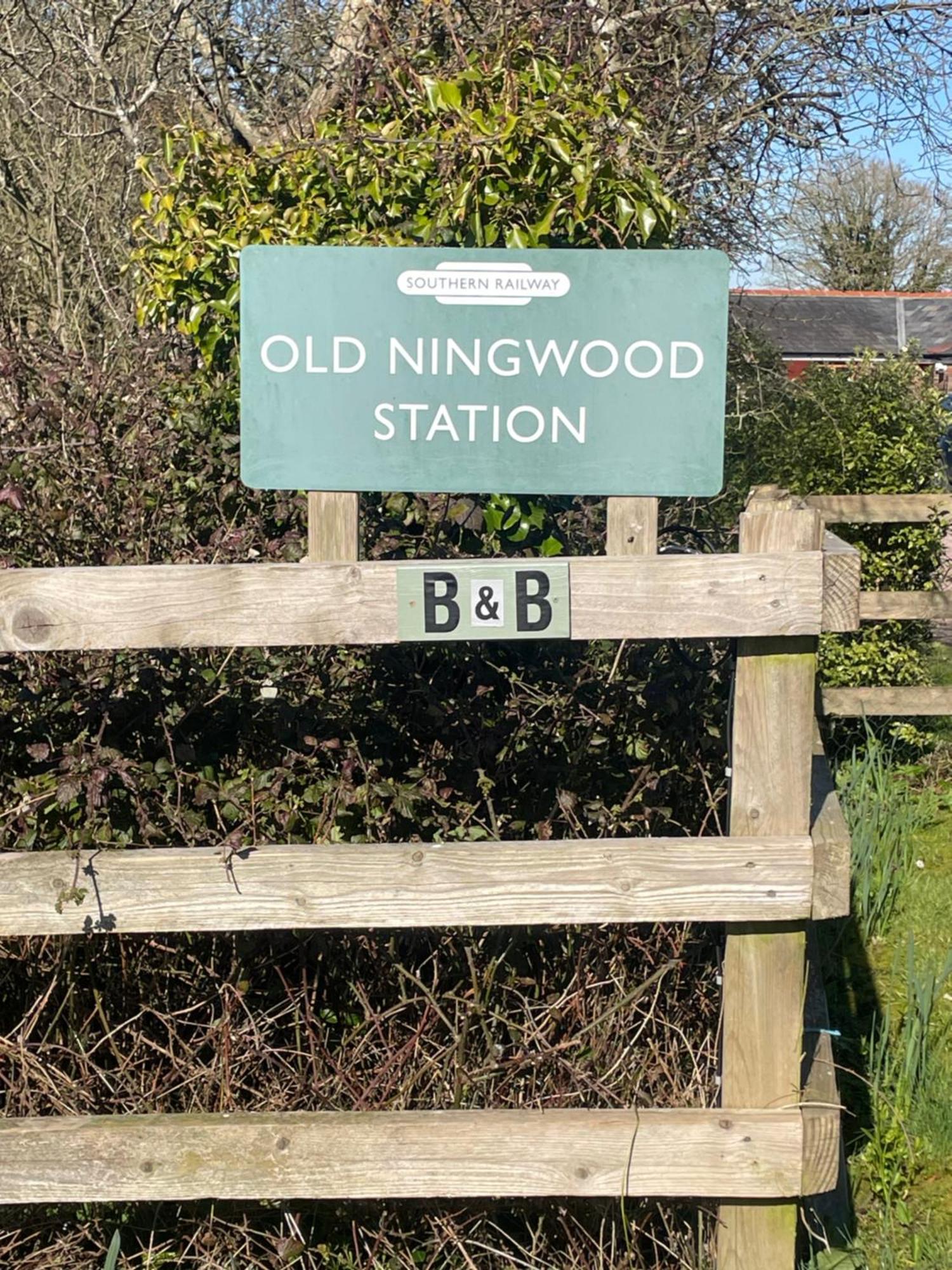 Old Ningwood Station Bed & Breakfast, Ningwood, Isle Of Wight Po41 0Tg Brook  Exteriér fotografie